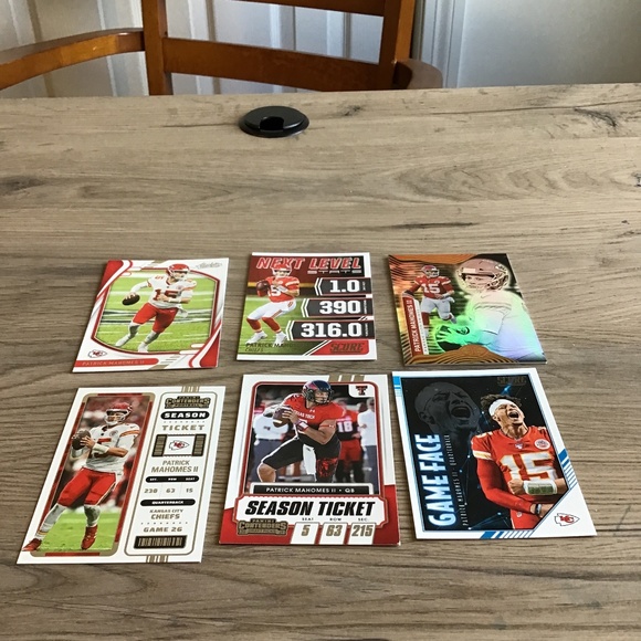 Lot 6 NFL Patrick Mahomes football cards - Picture 1 of 2